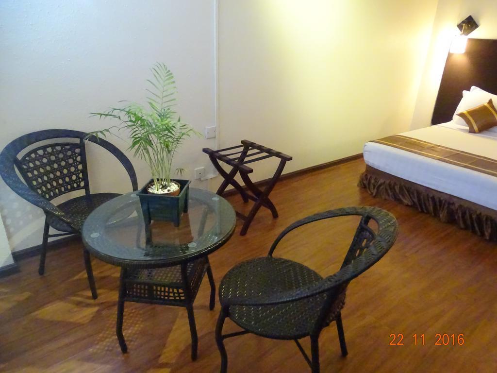 Backpackerz @ Orchid Bed and Breakfast Γιανγκόν Εξωτερικό φωτογραφία