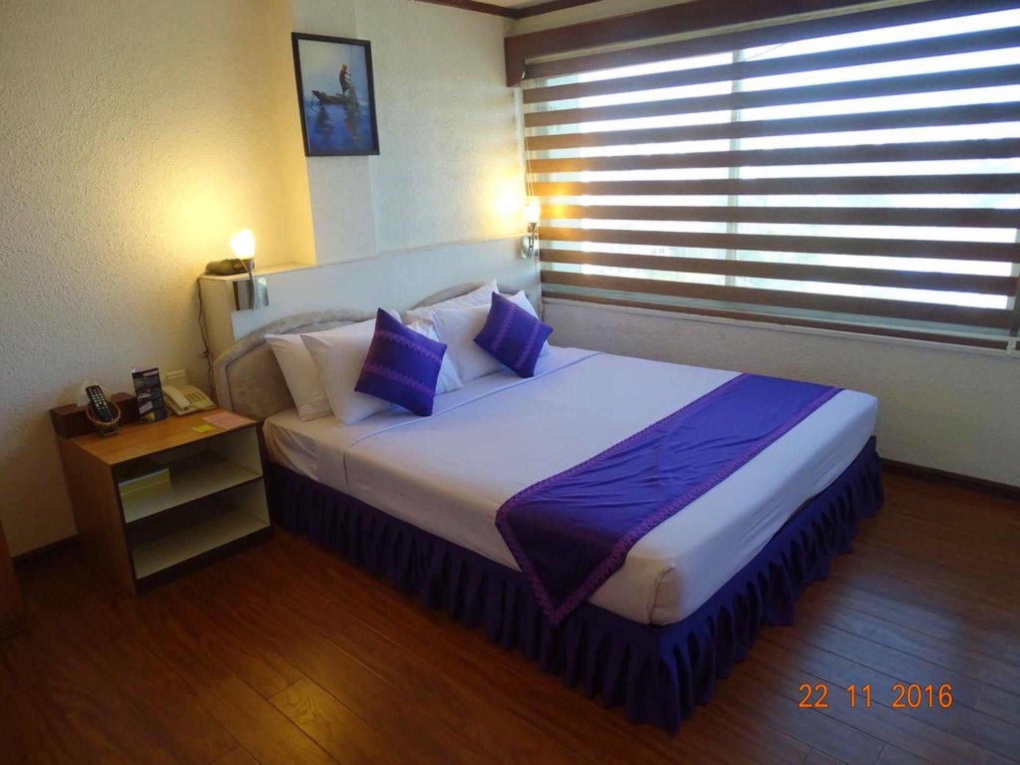Backpackerz @ Orchid Bed and Breakfast Γιανγκόν Εξωτερικό φωτογραφία
