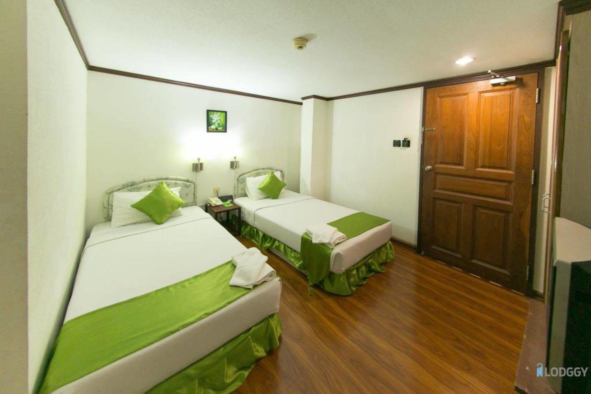 Backpackerz @ Orchid Bed and Breakfast Γιανγκόν Εξωτερικό φωτογραφία
