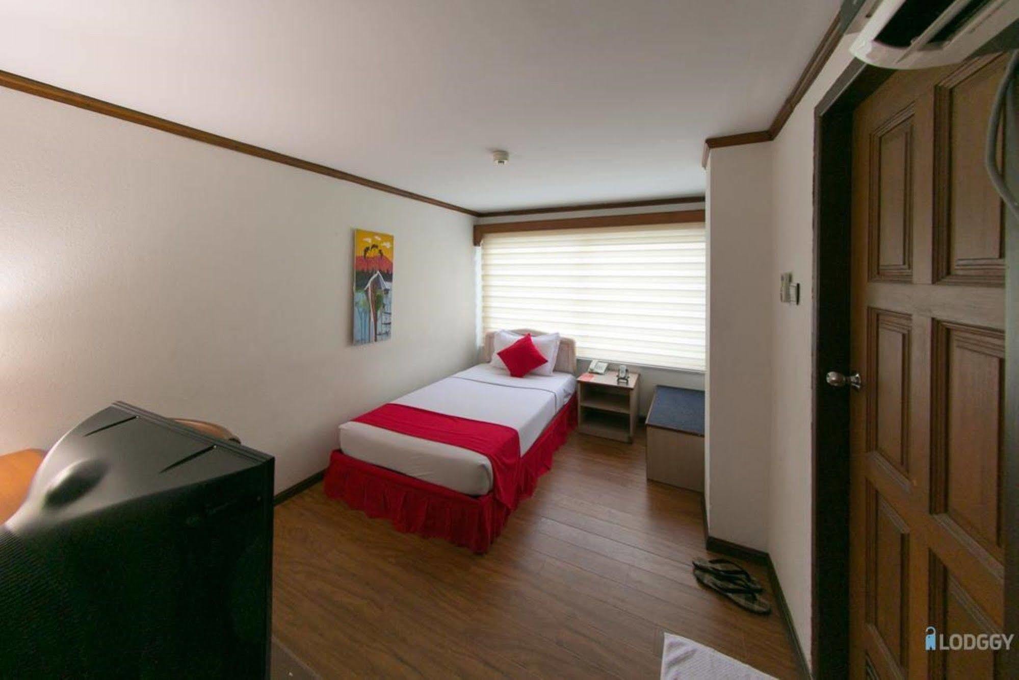 Backpackerz @ Orchid Bed and Breakfast Γιανγκόν Εξωτερικό φωτογραφία
